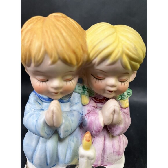 Vtg Boy & Girl Praying by Candle Musical Box Figurine Plays Brahm's Lullab Video - Picture 2 of 9